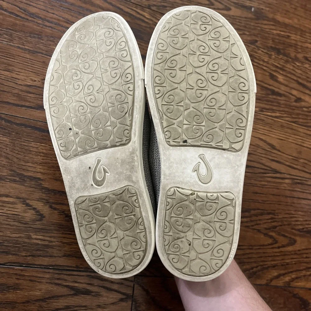 OluKai Pehuea Li lace up sneakers excellent size 6 Gray